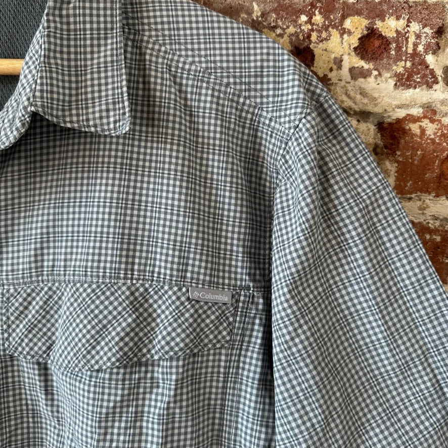 Columbia Short Sleeve Outdoor Button Up Shirt Gray Plaid Mens Large Fishing