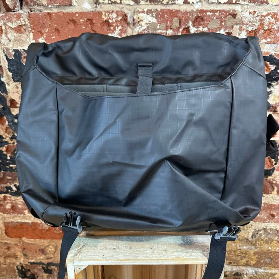 North Face Base Camp Black Messenger Bag NEW