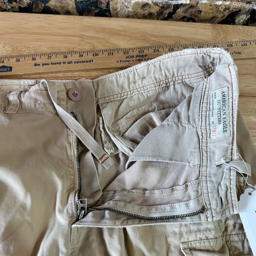 American Eagle Outfitters Classic Length Cargo Shorts Mens 32 Tan 10.5" inseam