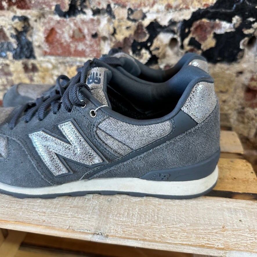 New Balance Womens 9 Shoes