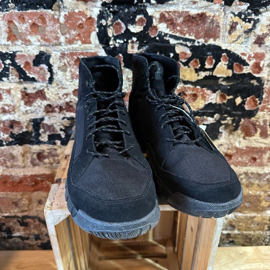 Oakley Mens 12 Black Boots