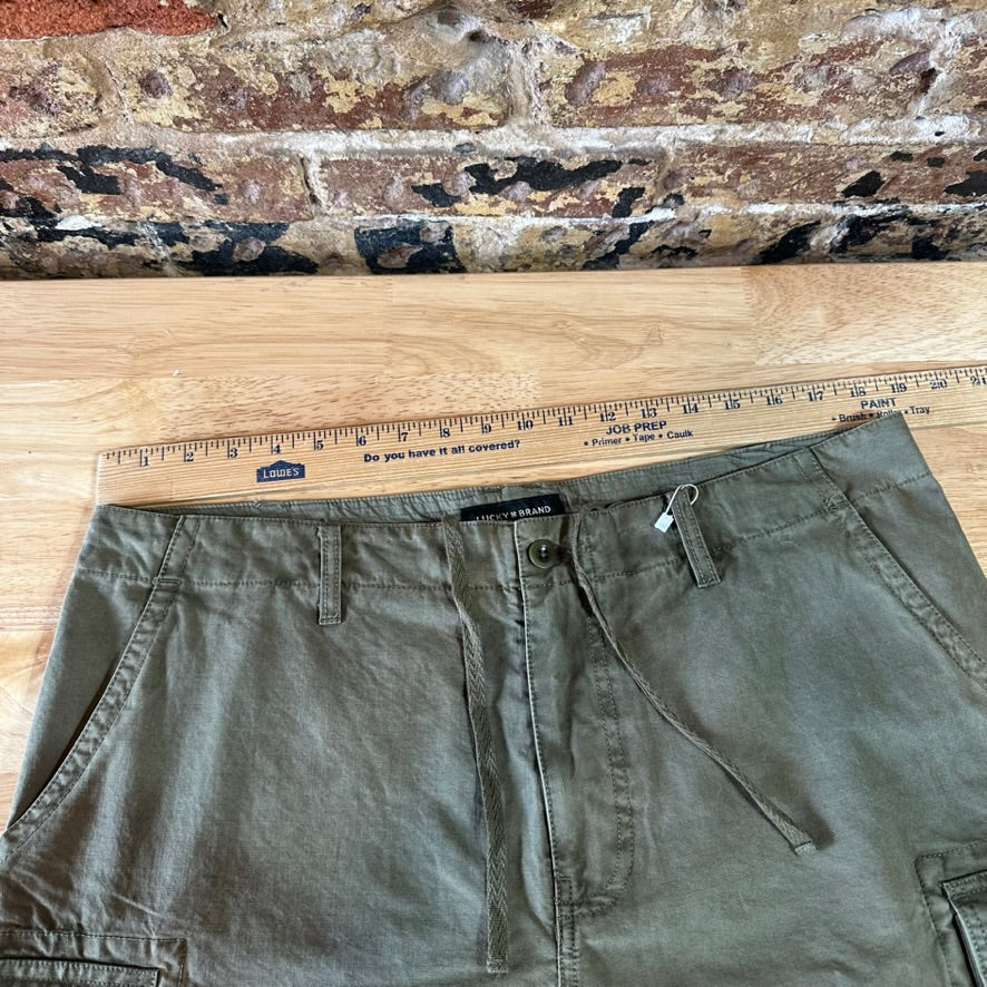 Lucky Mens 34 Cargo Green Shorts NEW