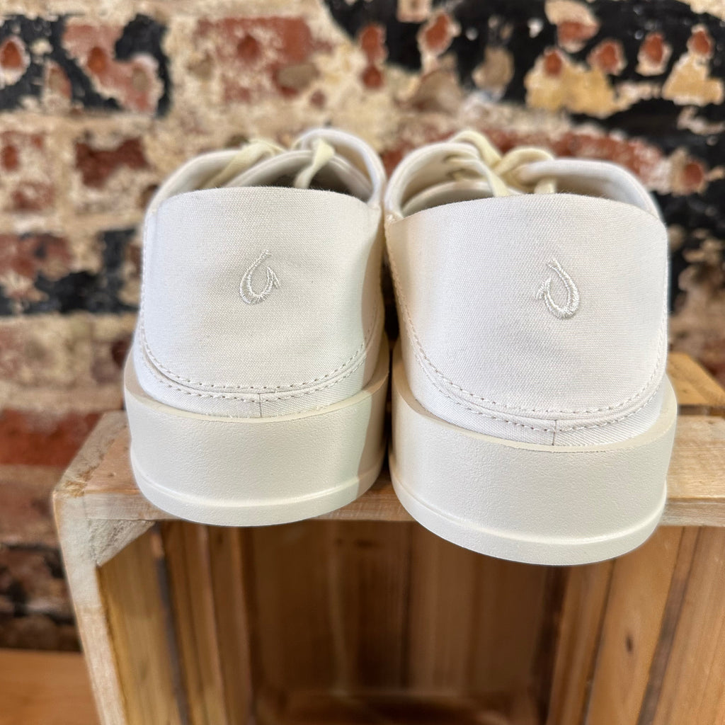Oluaki Tradewinds Mens 10 White Shoes NEW