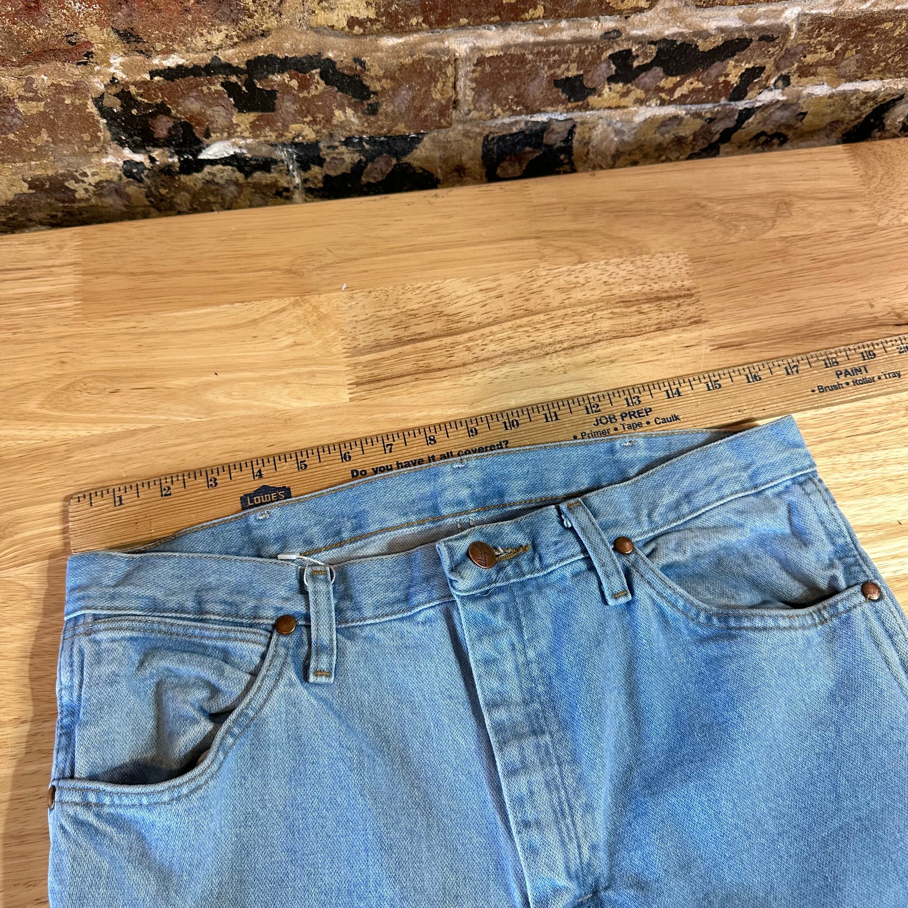 Wrangler Mens 33x34 Light Blue Jeans