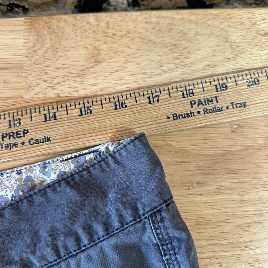Carhartt Cargo Outdoor Canvas Shorts Womens Size 12 Gray 34x11"