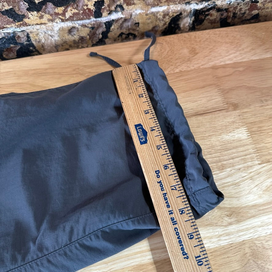 North Face Womens 6 Gray Capris