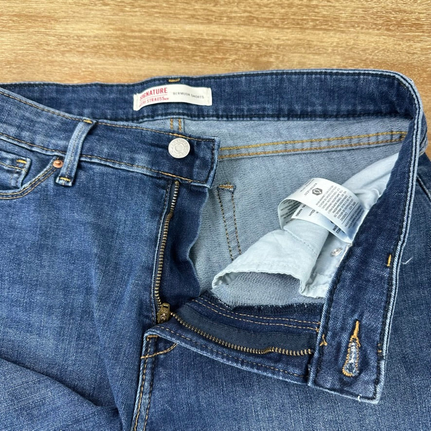 Levi's Cut Off Denim Blue Jean Shorts Womens 8/29 Distressed - 31x8"