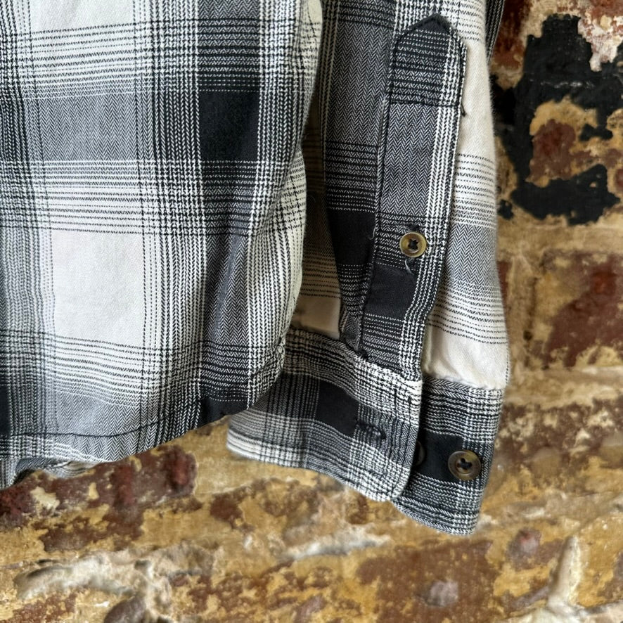 Carhartt Womens Small Button Shirt long Sleeve Button Up Workwear Black plaid