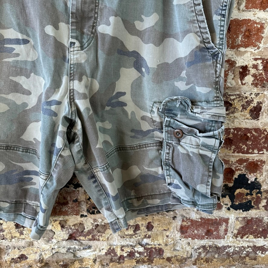 American Eagle Camo Cargo Shorts Men’s 42 Extreme Flex Army
