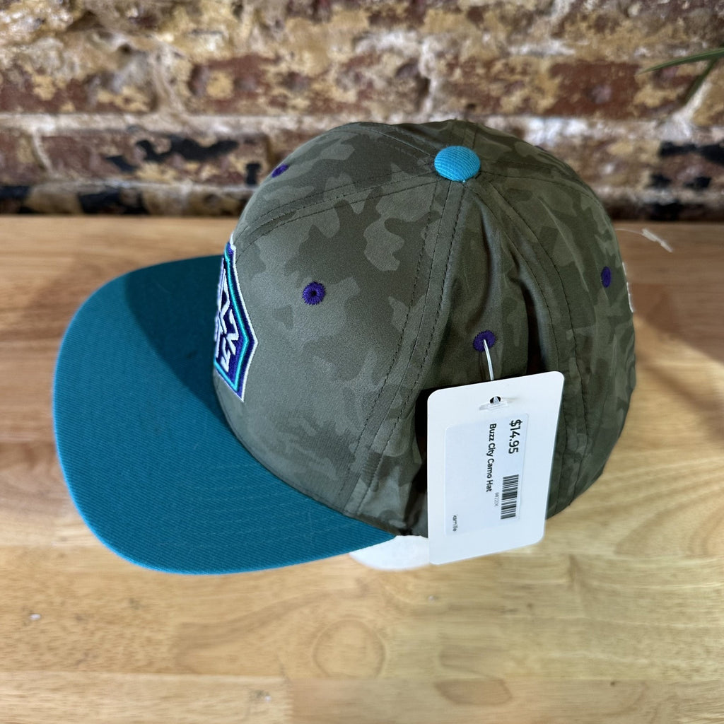 Mitchell & Ness NBA Buzz City Charlotte Hornets teal Camo Snapback Hat