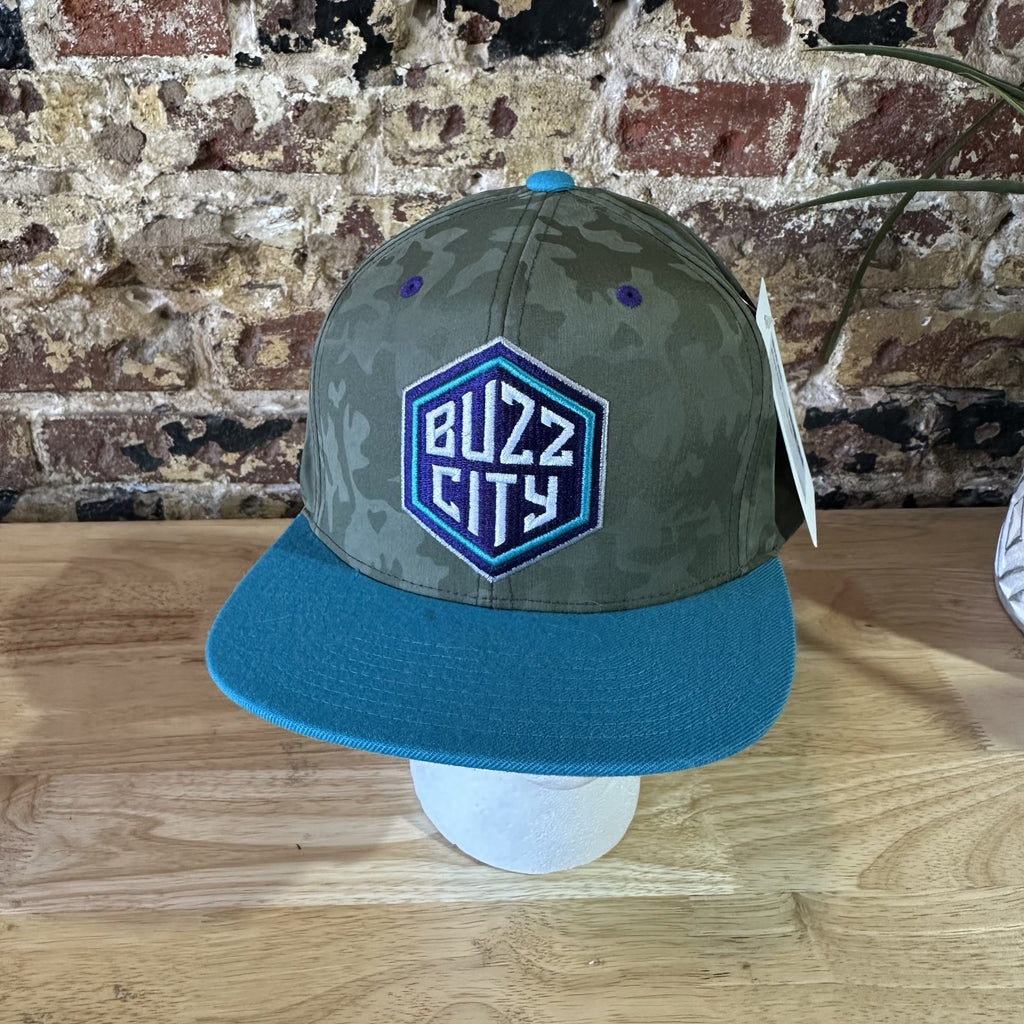 Mitchell & Ness NBA Buzz City Charlotte Hornets teal Camo Snapback Hat