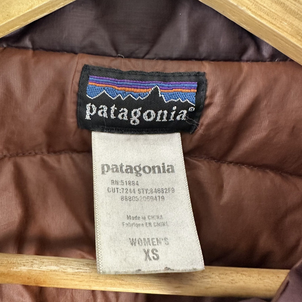 Patagonia Down Sweater Puffer Jacket Womens XS Burgundy Waterproof