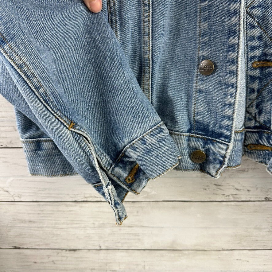 Vtg Lee Sz Large Button Front Crop Denim Trucker Jacket Light Wash Grunge