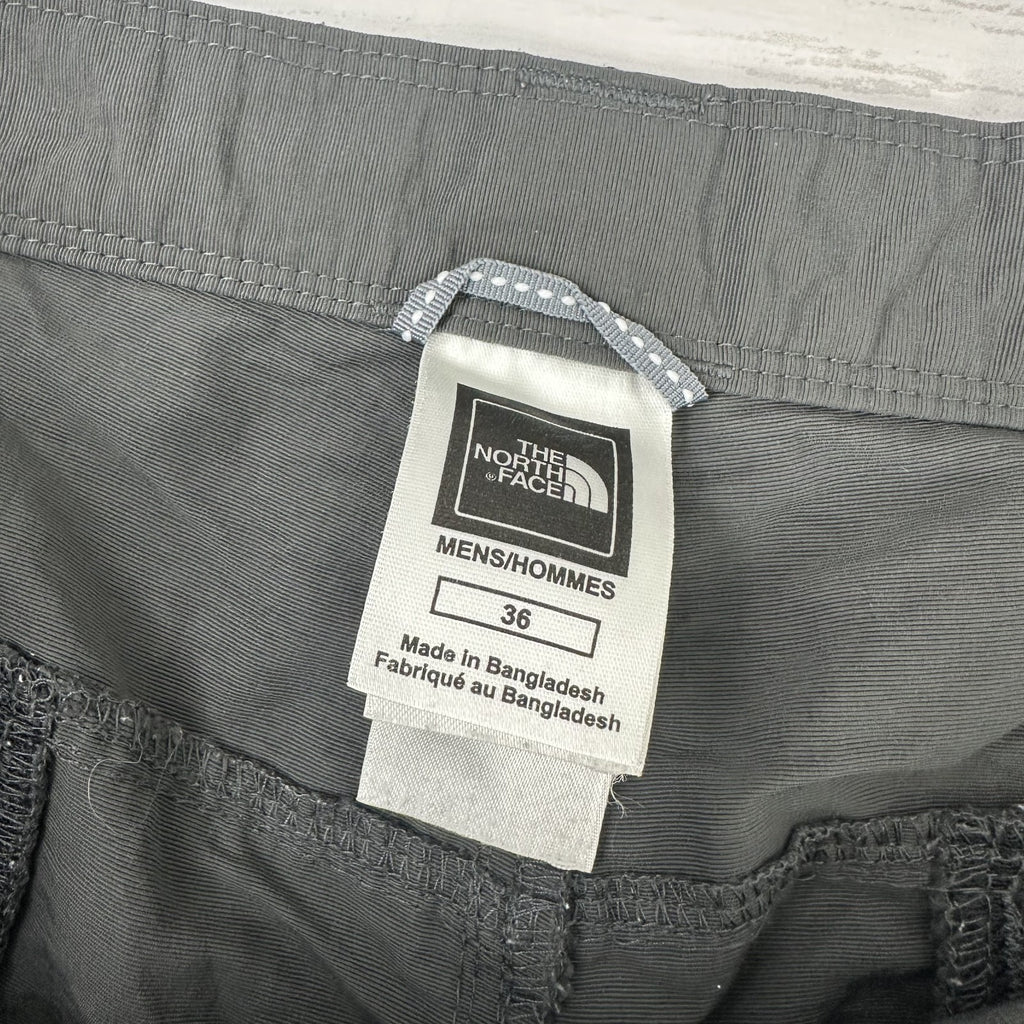 The North Face Shorts Mens 36 Hiking Gray (measures 35x11.25") Outdoor Nylon