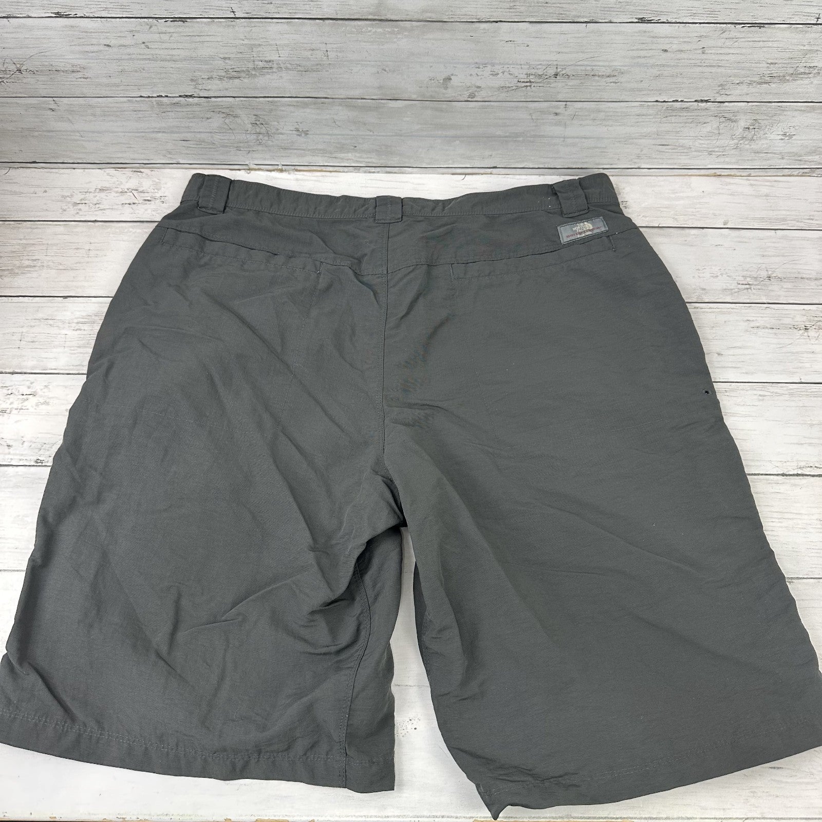 The North Face Shorts Mens 36 Hiking Gray (measures 35x11.25") Outdoor Nylon