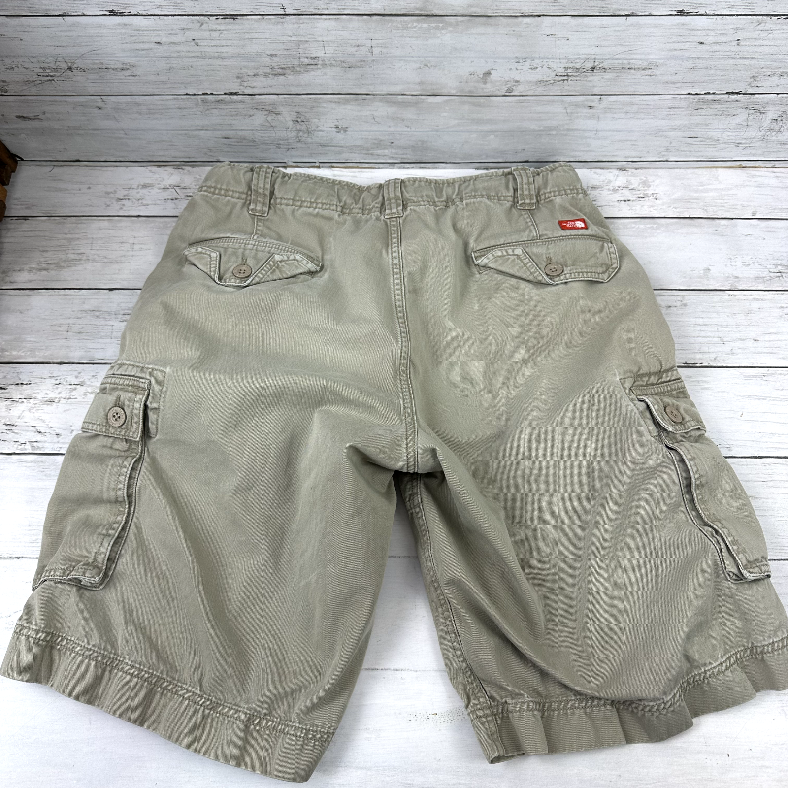 The North Face Men's Size 32 tan Cargo Pocket Hiking Shorts 32" x 11.5"