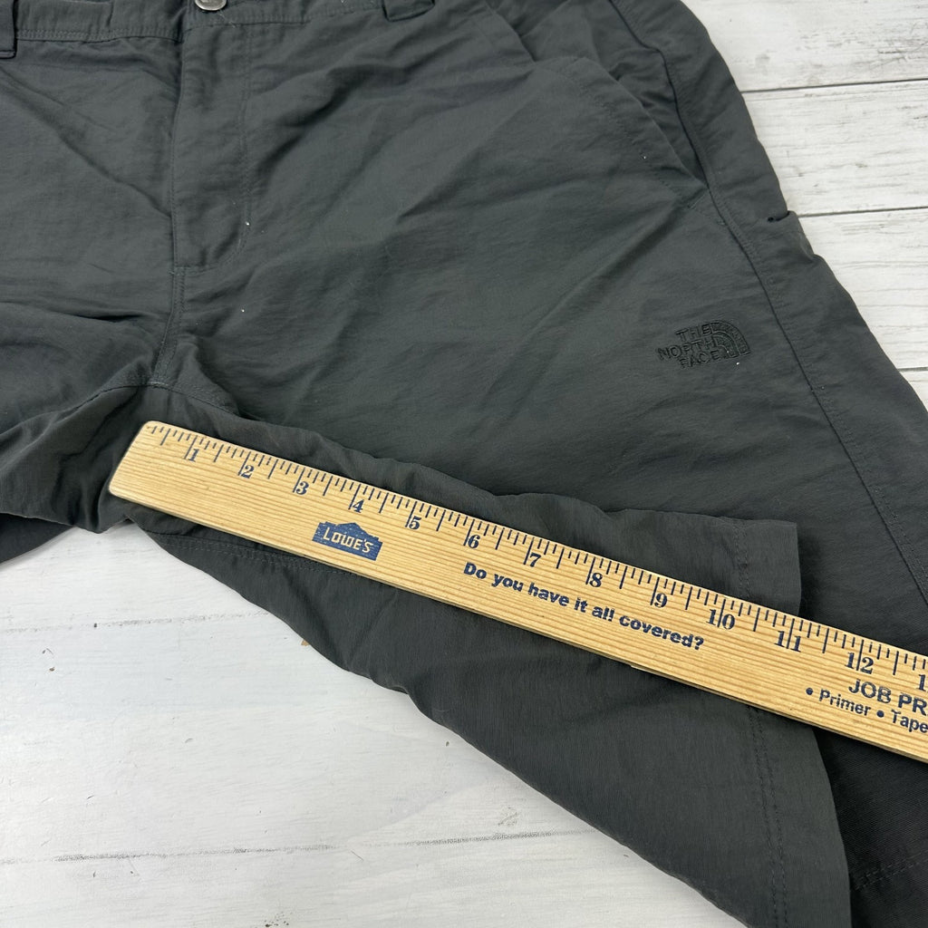 The North Face Shorts Mens 36 Hiking Gray (measures 35x11.25") Outdoor Nylon