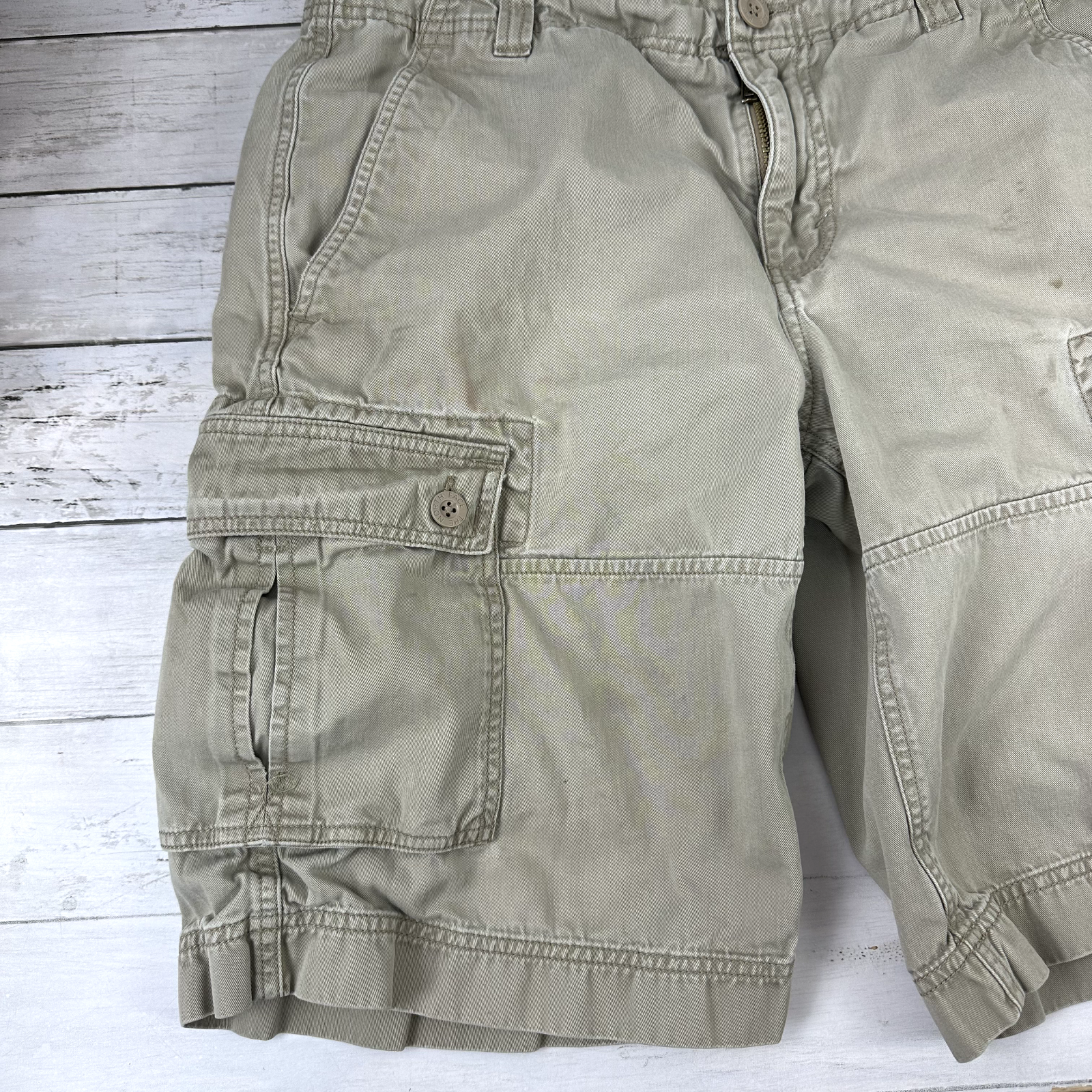 The North Face Men's Size 32 tan Cargo Pocket Hiking Shorts 32" x 11.5"