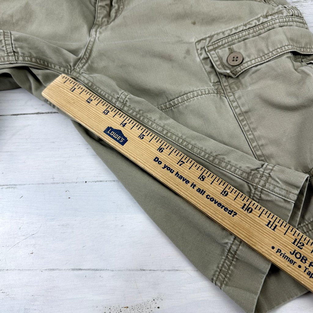 The North Face Men's Size 32 tan Cargo Pocket Hiking Shorts 32" x 11.5"