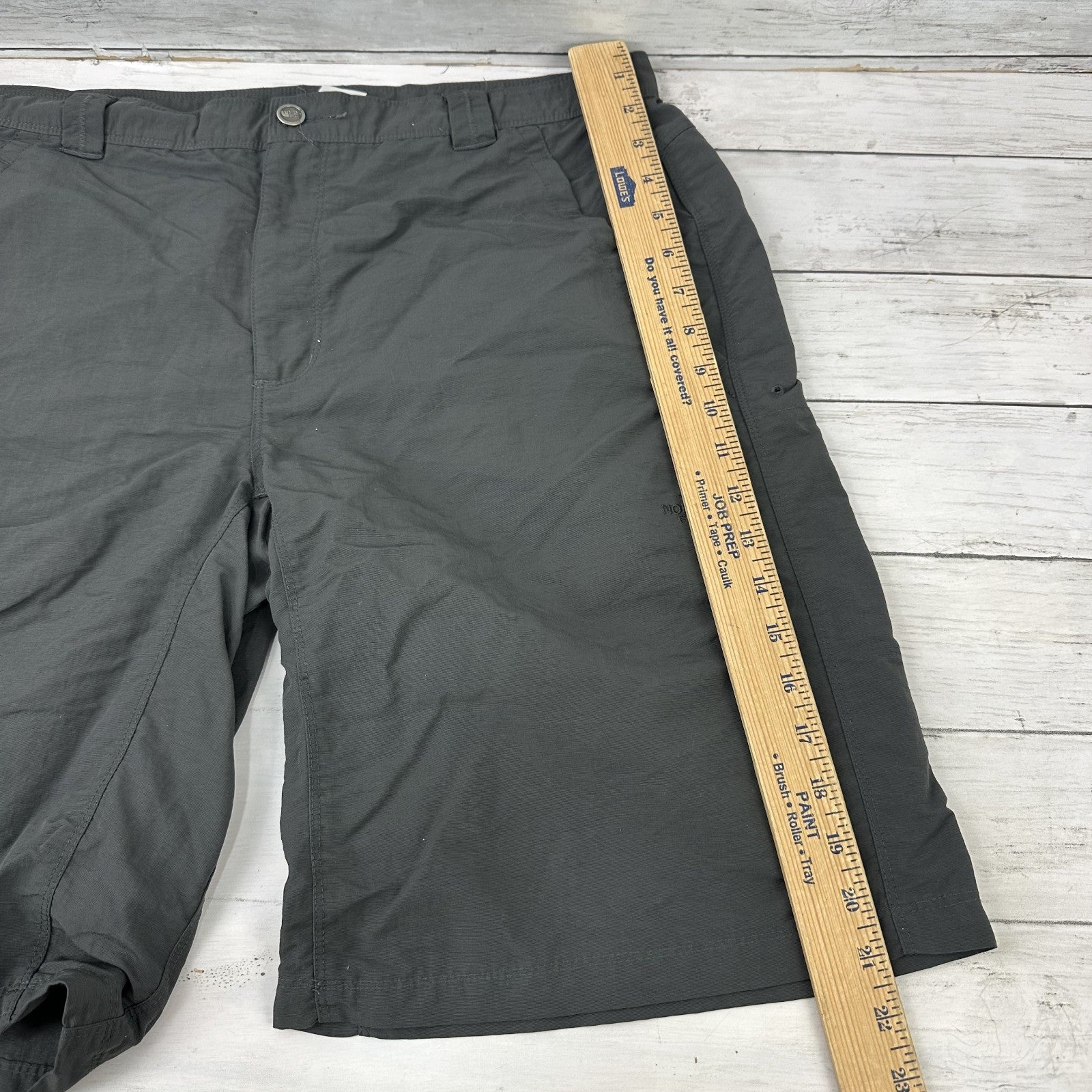 The North Face Shorts Mens 36 Hiking Gray (measures 35x11.25") Outdoor Nylon