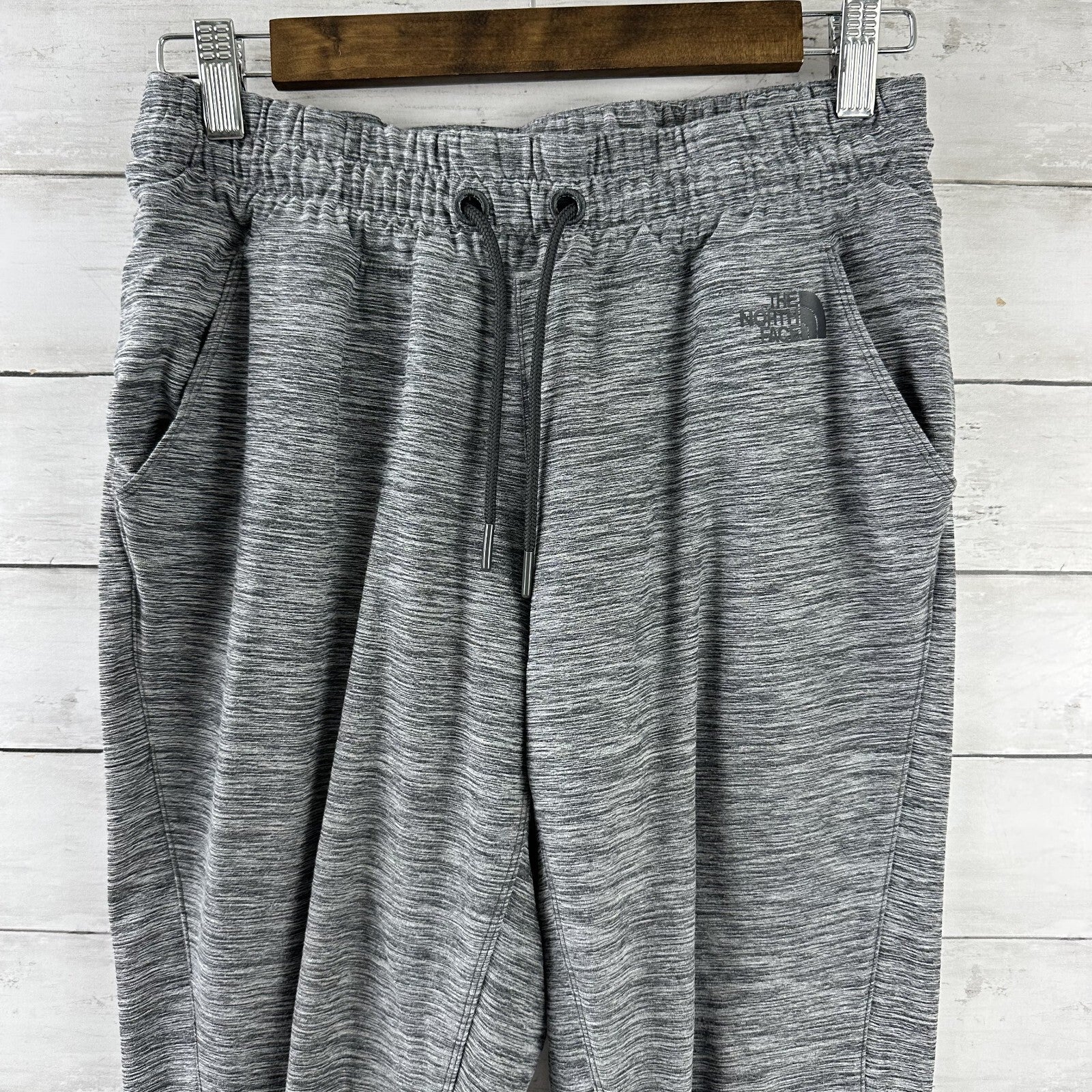 The North Face Womens Small gray capri jogger pants (measures 27x23")