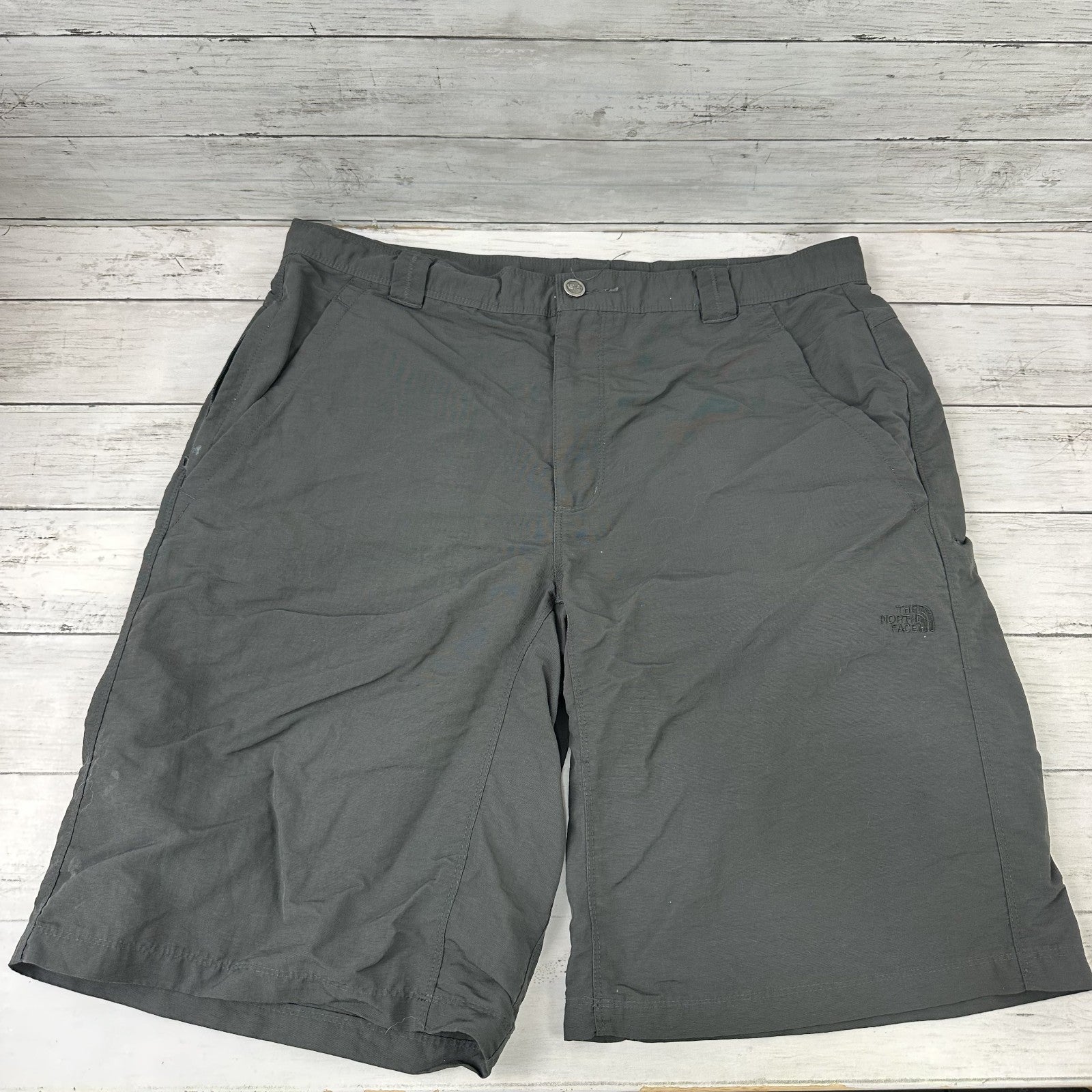 The North Face Shorts Mens 36 Hiking Gray (measures 35x11.25") Outdoor Nylon
