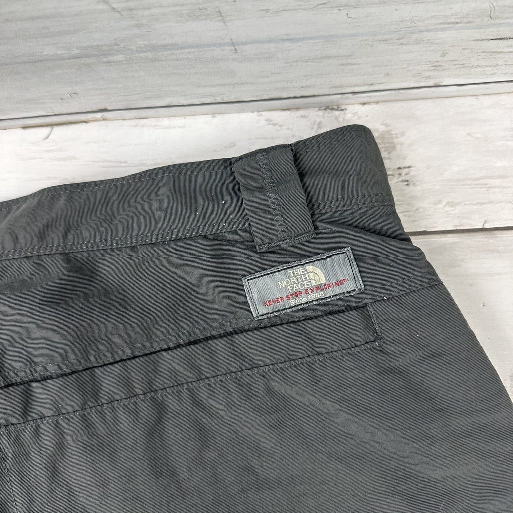 The North Face Shorts Mens 36 Hiking Gray (measures 35x11.25") Outdoor Nylon