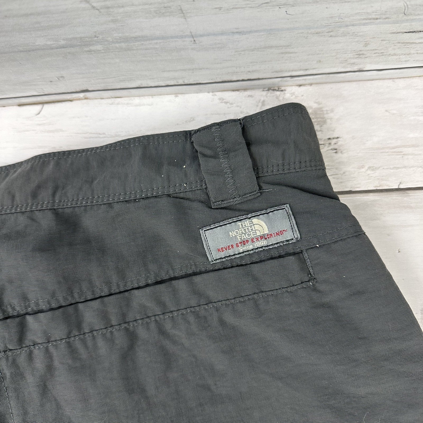 The North Face Shorts Mens 36 Hiking Gray (measures 35x11.25") Outdoor Nylon