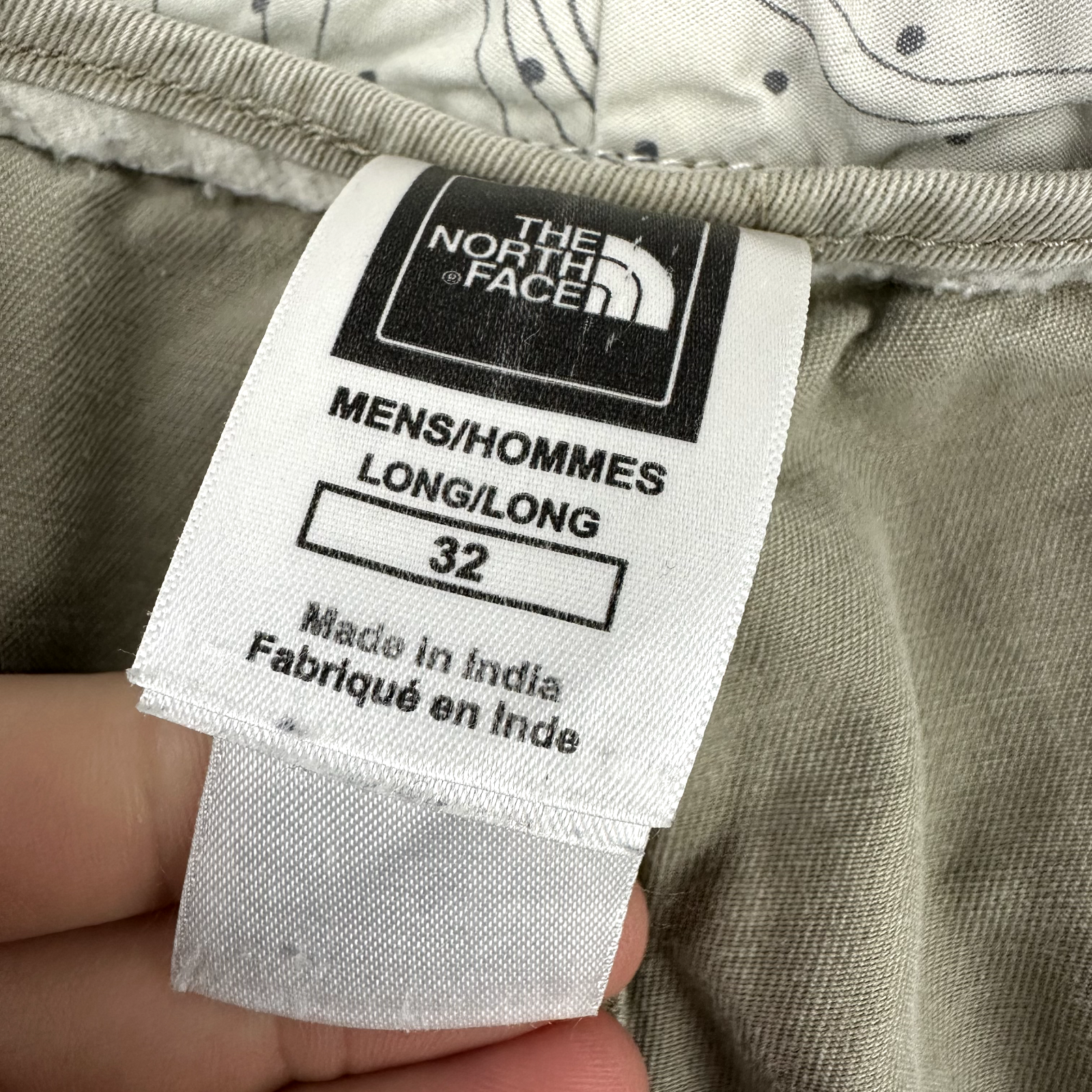 The North Face Men's Size 32 tan Cargo Pocket Hiking Shorts 32" x 11.5"