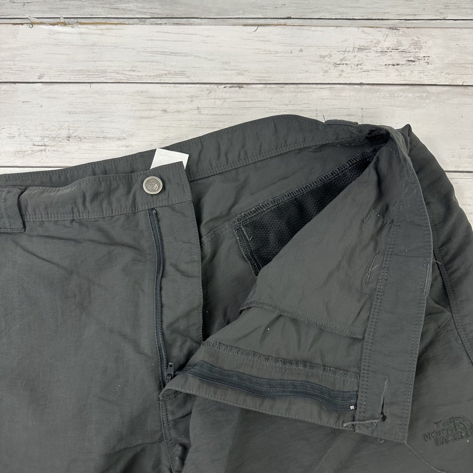 The North Face Shorts Mens 36 Hiking Gray (measures 35x11.25") Outdoor Nylon