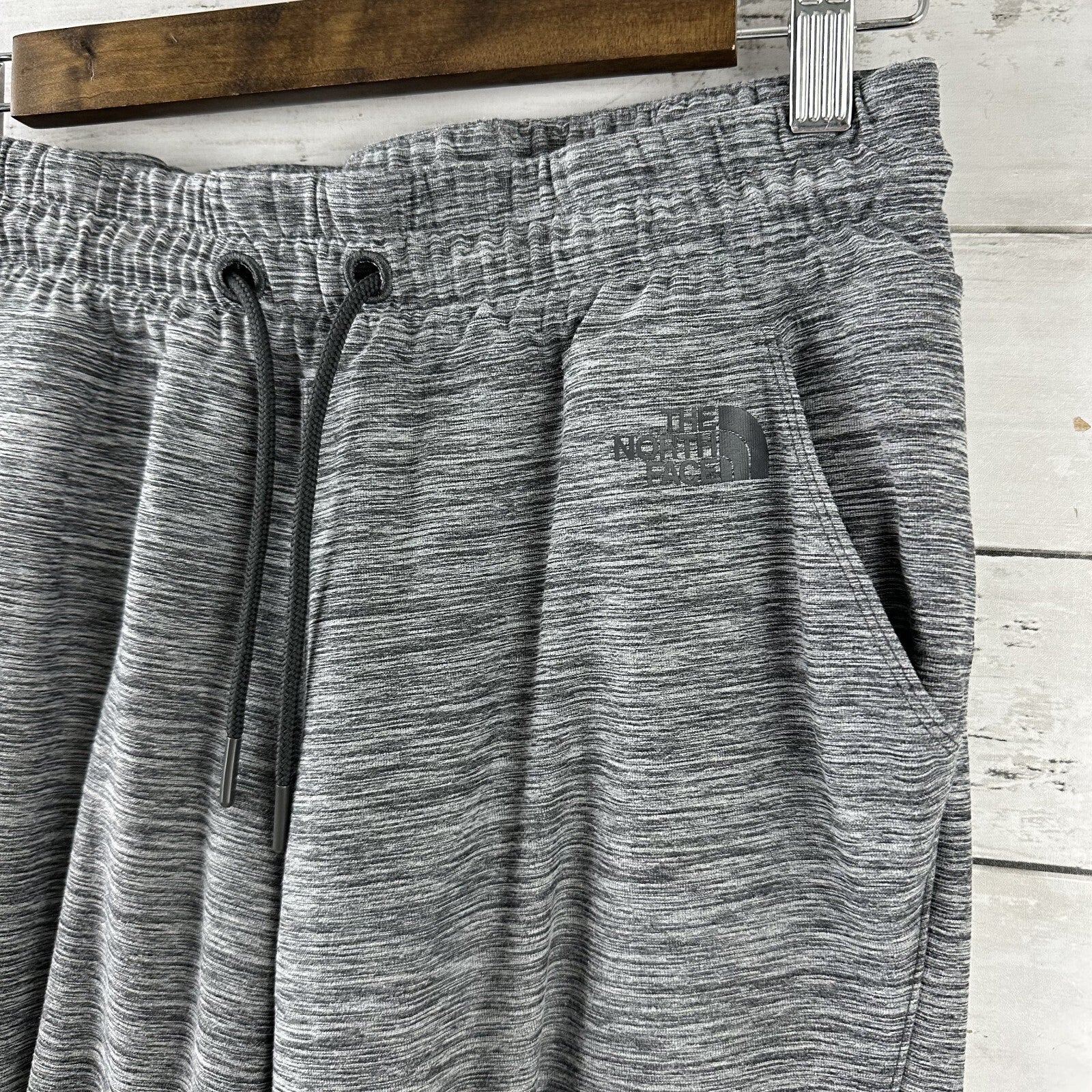 The North Face Womens Small gray capri jogger pants (measures 27x23")