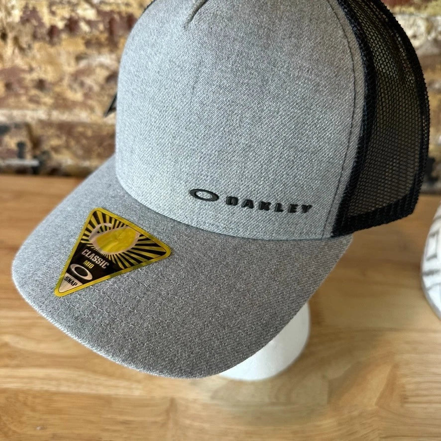 Oakley Classic Mid Grigio Scuro trucker Hat Mens Gray/Black Snapback NWT